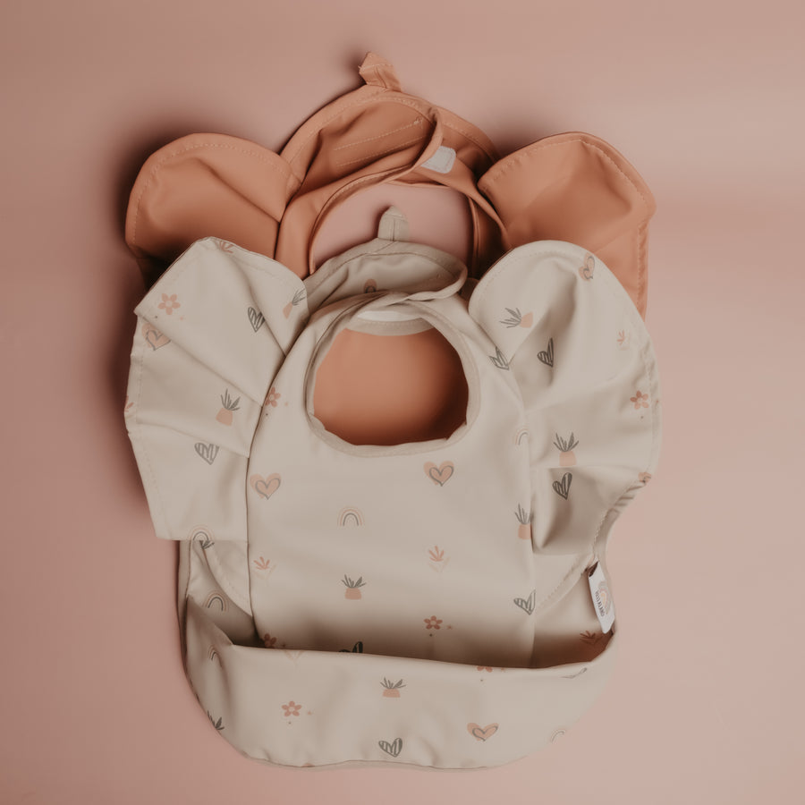 Elise Ruffle Bib Set